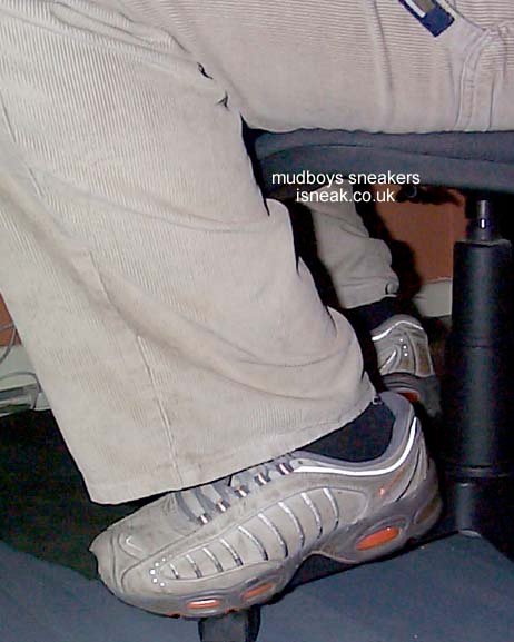 sniketn01.jpg