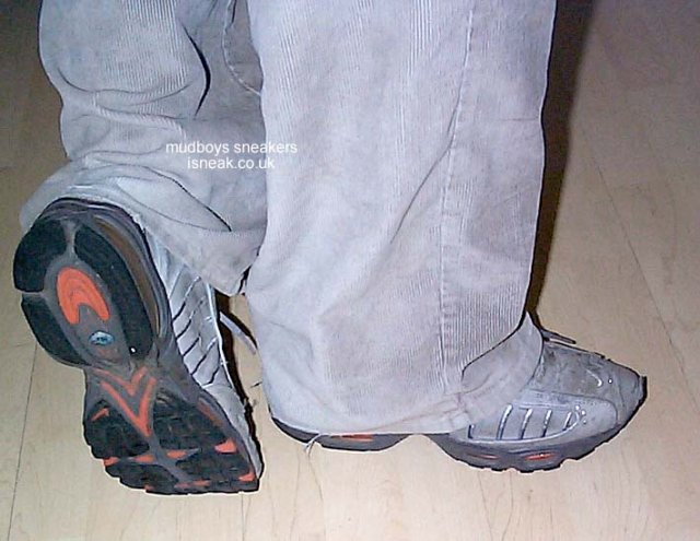 sniketn07.jpg