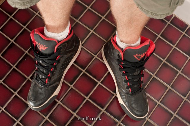 nike_auto_flight_black_01.jpg