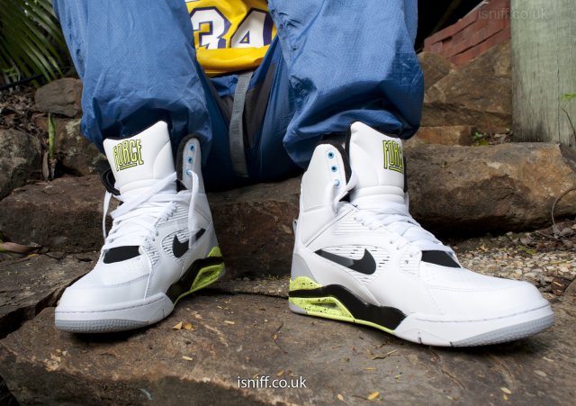 command_force_sneakers_00.jpg