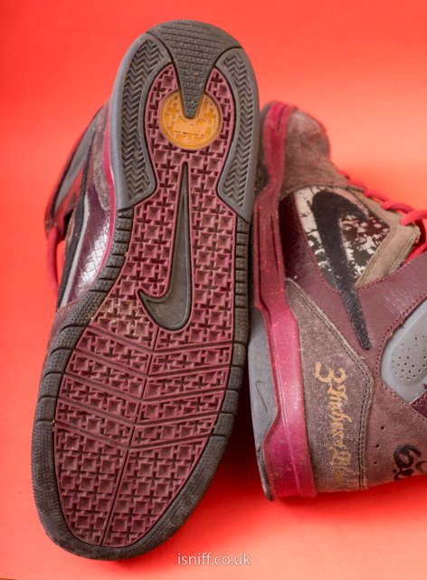 oncore_3inchesofblood_sneakers78.jpg