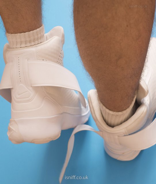 nike_swoosh_hunter71.jpg