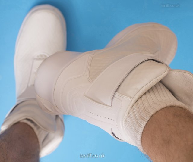 nike_swoosh_hunter90.jpg