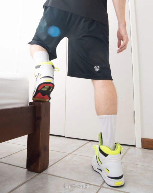 wearing_pump_twilightzone_15.jpg